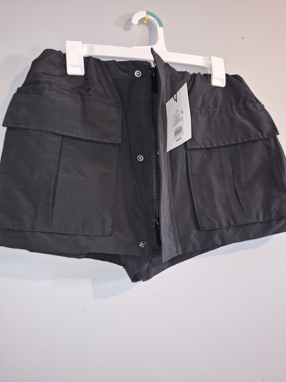KBB BY KAHLANA Women's Black Cargo Skort with Front Flap Pockets - Picture 2 of 3